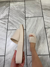 Load image into Gallery viewer, The raya platform sandal