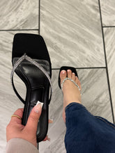 Load image into Gallery viewer, Glitter Strap Thong Kitten Heels