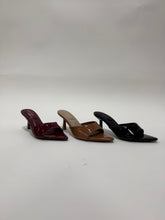 Load image into Gallery viewer, The Susan kitten heel
